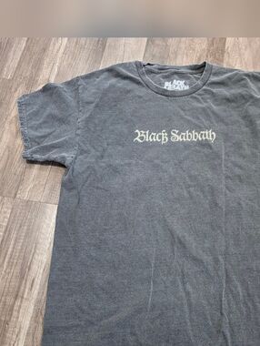 Vintage BLACK SABBATH Concert Tee Dark Gray Crewneck Men’s Shirt Metal Grunge